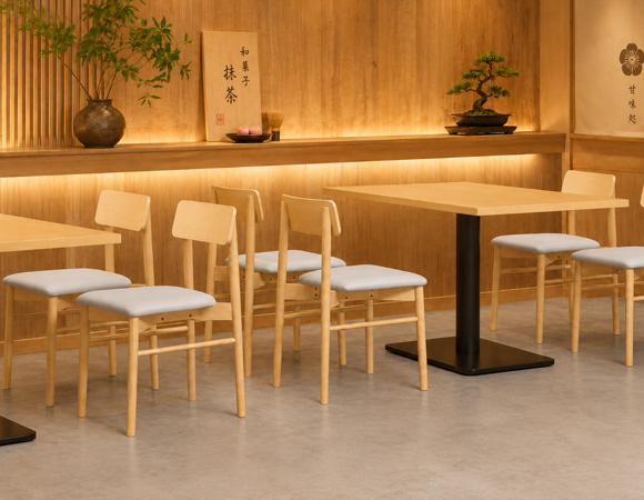Marukatsu加太N椅子を使用した飲食店