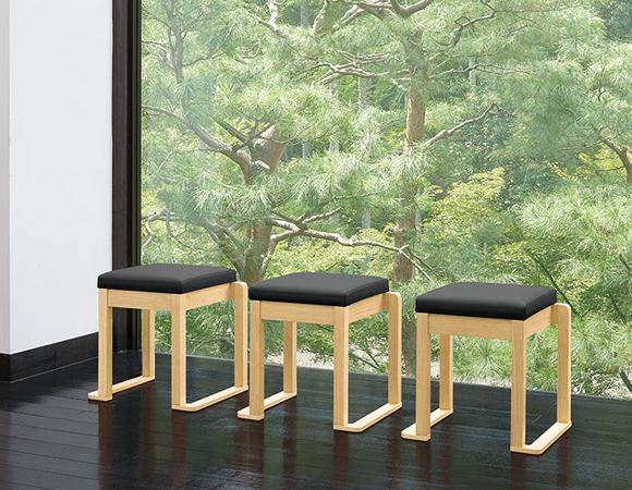 Marukatsu三朝N椅子を使用した店舗