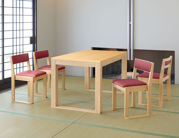 Marukatsu宮津N椅子を使用した店舗