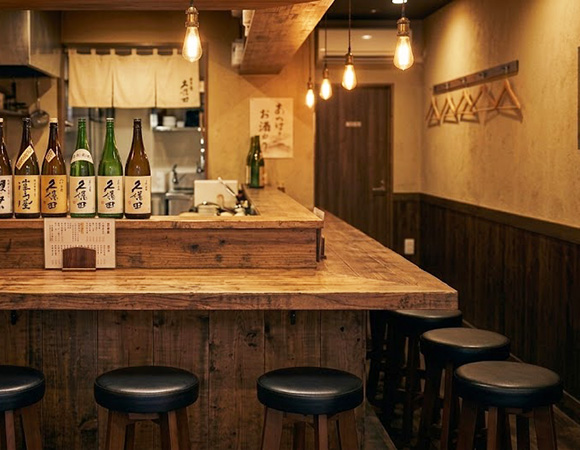 Marukatsuサリー木製3脚を使用した居酒屋