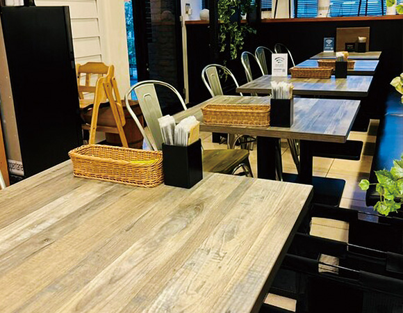 TB-古材調色テーブルを使用した店舗2