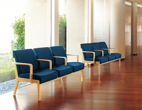 本日納品の店舗家具 ゆったりとした落ち着きを感じさせる機能的な掛け心地のロビーソファ モルティ Molti