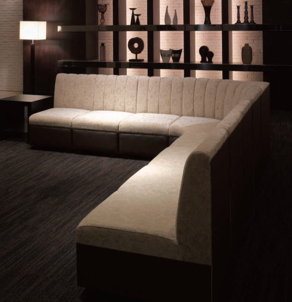 本日納品の店舗家具 シックな空間になじむボックスソファ プラージュ