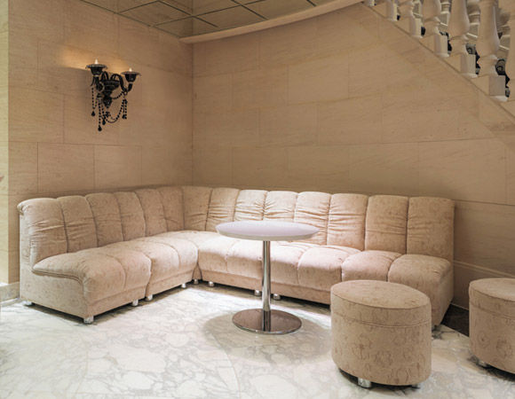 CRESマクベスを使用したラウンジ